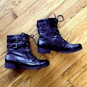 Jump boot replica.